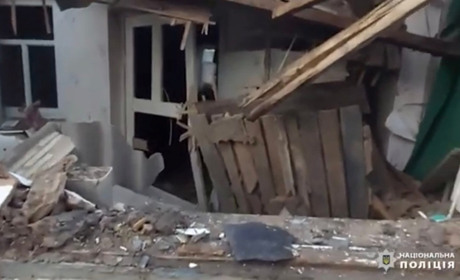 "Щоби рідні змогли поховати": з самісінького пекла Мар'їнки поліцейські вивезли тіло дідуся