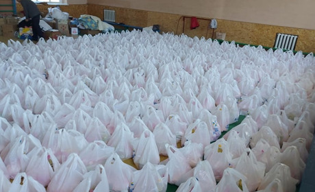 Вже з понеділка переселенцям видаватимуть нові продуктові набори: Що ж там в кульках