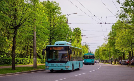 Транспорт готовий, а ось мережі ще ремонтують, також не вистачає водіїв - ЧТУ про початок перевезень