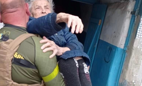 Від початку війни з Мар'їнки евакуювали 30 маломобільних мешканців