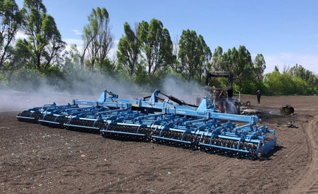 Механізатору з Гадяччини, чий трактор обстріляли російські окупанти, збирають допомогу