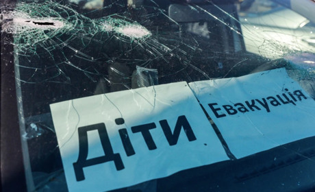 Небезпечна евакуація: росіяни обстріляли колону біженців з Херсонщини, є поранені