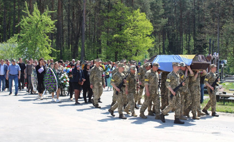 Загинув у 25! Славутчина попрощалася із захисником Євгенієм Крачковським з села Вачева