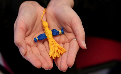 Оберіг для воїна: як нікопольські діти створювали ляльок-мотанок для військовослужбовців ЗСУ