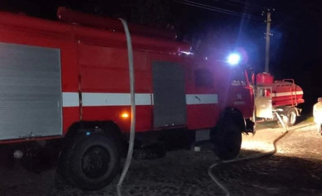 Пожежа в Сарненському районі: згоріли дрова та сіно