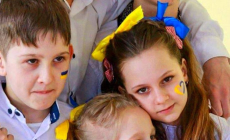 Дітям з Верхньоторецького, які втратили маму, благодійники назбирали грошей на будинок