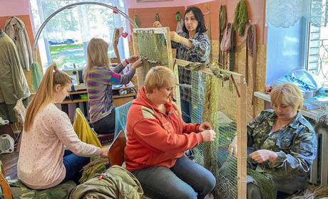 «Кікімори»: як освітяни з Кагарличчини освоїли виготовлення костюмів для снайперів