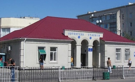 Запрацювала Каховська автостанція: автобуси курсують до Генічеська, Херсона та сіл