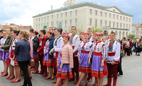 У Дрогобичі до Дня вишиванки покажуть колекцію етноодягу та розгорнуть великий прапор