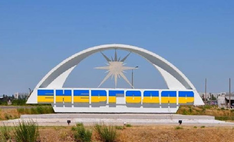 Мріють змінити триколірну ганчірку на український прапор: про життя в окупованому Енергодарі