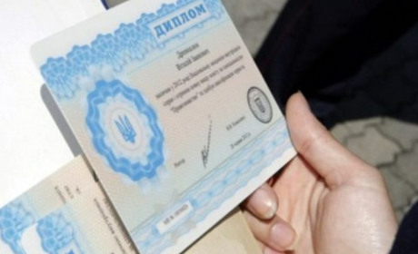 Співробітники мелітопольских університетів незабаром отримають зарплати, а випускники – дипломи