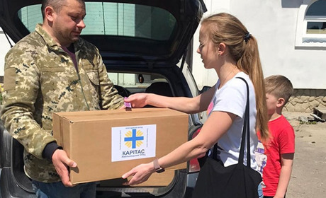 Благодійна допомога: 150 родин переселенців отримали продуктові набори