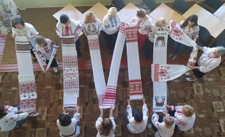 Фоторепортаж: старокостянтинівці одягли вишиванки