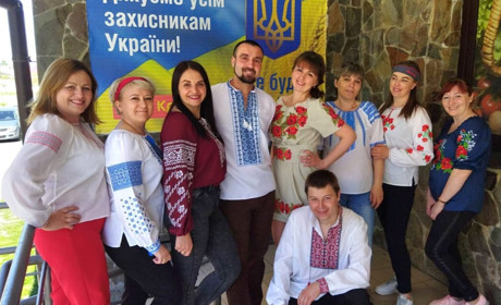 "Наш священний оберіг на цій війні": нетішинці одягнули вишиванки (фото)