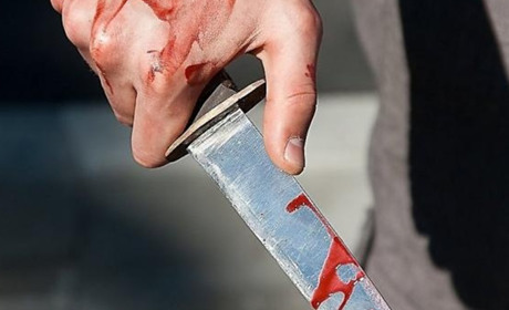 Мешканець Старого Кривина мало не вбив колишню співмешканку та зарізав її сина