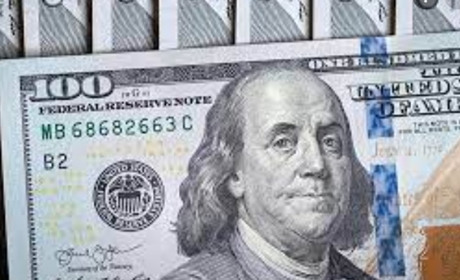 Що чекає долар на Луганщині та чи варто його купувати зараз