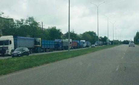 Росіяни вивозять зерно з Бердянська в Крим