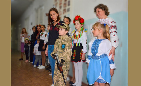 Подарунок від юних кагарличан-дашенківців захисникам у День вишиванки