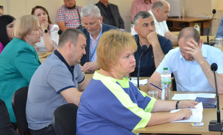 В Южноукраїнську депутати не скасували підвищені тарифи на гарячу воду та опалення