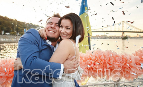 Неймовірна прогулянка на яхті у Києві с пропозицією руки та серця