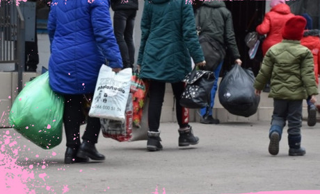 Близько 20 тонн. У Греції згоріли речі, зібрані для українців