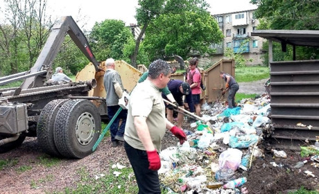У Красногорівці прибрали стихійні звалища біля сміттєвих майданчиків