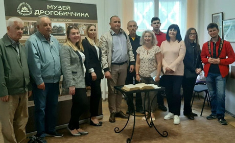 У Дрогобичі представили Золоту книгу номінальної школи, якій понад 190 років