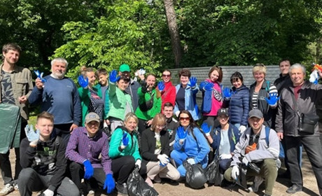 В парку "Ялівщина" організували толоку з прибирання парку від сміття