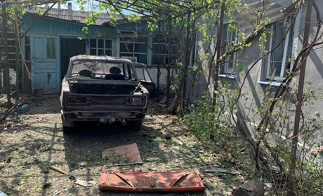 Гуляйполе після чергового обстрілу росіян: потрощені будинки та автівки (фото)