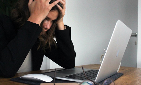 Як не нашкодити собі, цілодобово "сидячи в новинах"