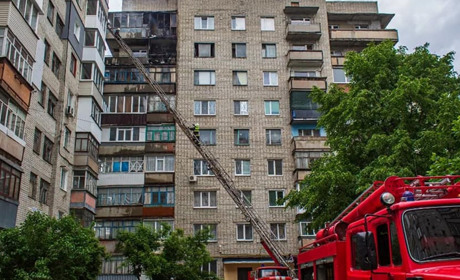 У Лозовій горіла багатоповерхівка