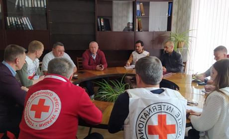 У Лозовій видаватимуть гуманітарну допомогу від Червоного Хреста
