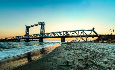 Як виглядає міст у Затоці після численних атак і влучань - ФОТО