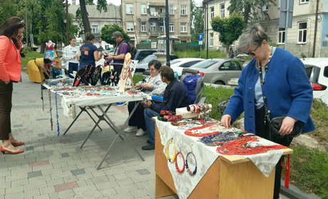 На «Дрогобицькому крамі» продавали вироби ручної роботи та розважали аніматори: фоторепортаж