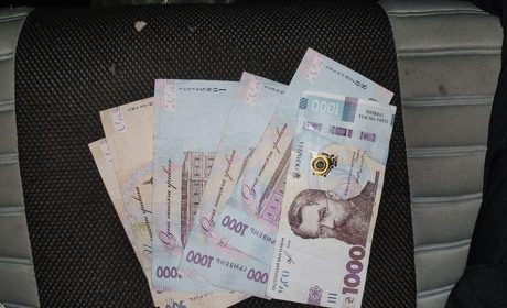 На блокпосту в Сарненському районі водій пропонував хабар поліцейським