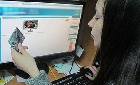 Молодичку з Одеського району судитимуть за продаж товарів з фейкових магазинів. Загрожує від 3 до 8