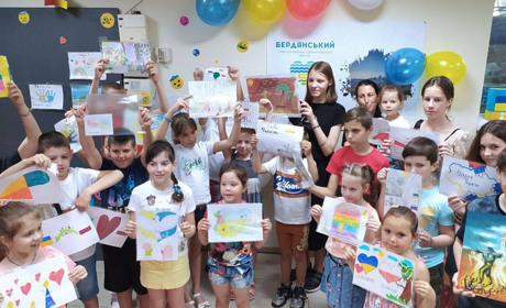В інформаційному центрі в Запоріжжі пройшло свято для маленьких бердянців