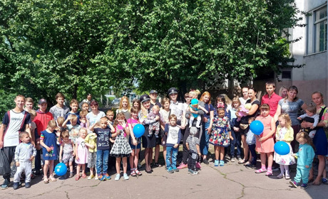 У Петропавлівці привітали маленьких українців та вручили подарунки
