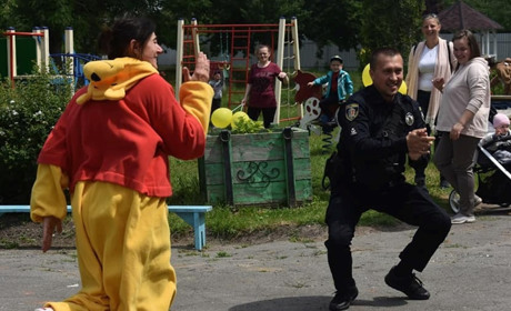 У Старому Кривині правоохоронці облаштували поліцейське ігрове містечко
