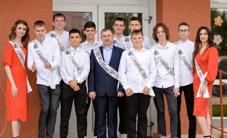 Старокостянтинівська громада має 378 випускників та 39 медалістів