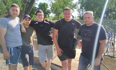 У Первомайську на ставку в мікрорайоні Фрегат встановили кований місток