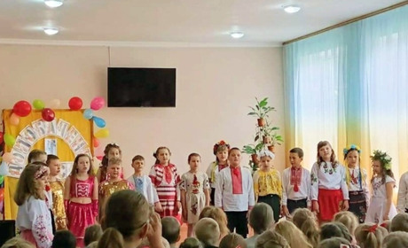 Школярі на Менщині завершили навчальний рік патріотично і по-спортивному