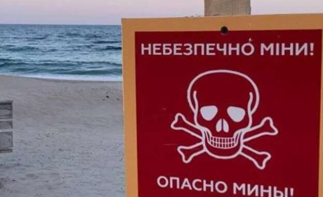 На пляжі в Лазурному троє людей підірвались на міні: військові РФ замінували узбережжя