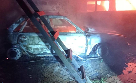 У Жовтих Водах згоріли два гаражі та п`ять авто