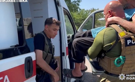 Відморозив ноги і залишився без дому: поліцейські вивезли пенсіонера з Єлизаветівки