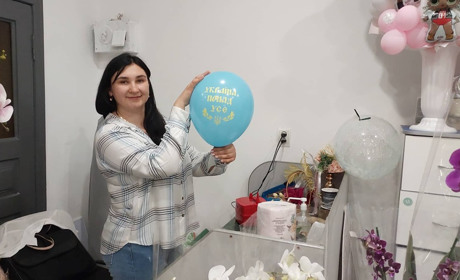 Квіткарня «ЮліАнна» відзначила народження: частина коштів пішли на потреби переселенцям
