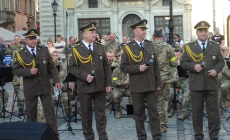 Як львівські музиканти збирають кошти на автомобіль для воїнів-земляків, що боронять Луганщину