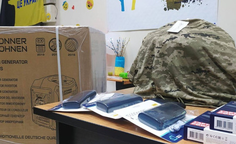 Бердянці допомогають залишатися на зв'язку нашим захисникам