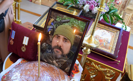 У Нікополі простилися із захисником України, молодшим сержантом Андрієм Яковенком