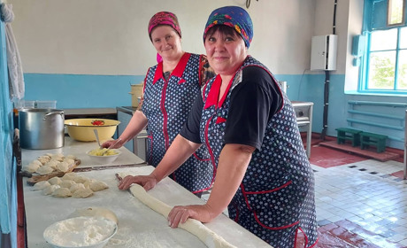 Запашна випічка від лозівчан для українських героїв